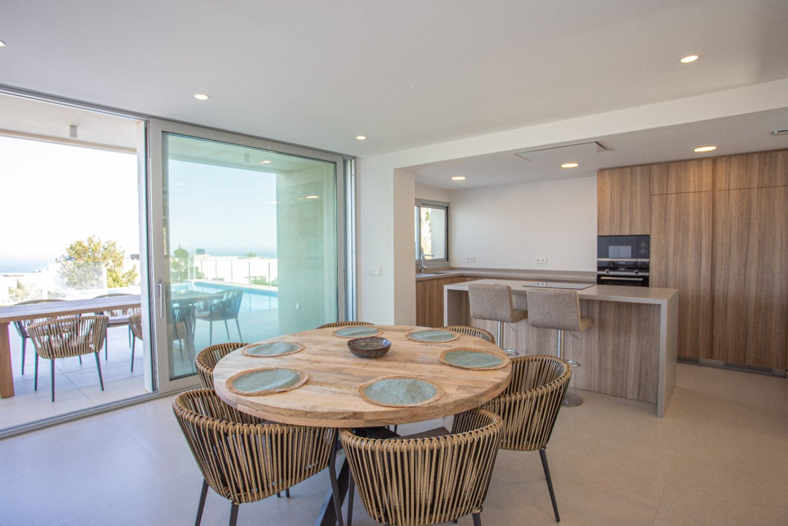 Villa contemporánea de obra nueva en Moraira con vistas panorámicas al mar y alta eficiencia energética
