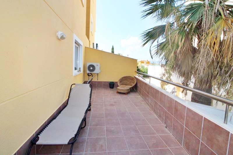 Apartamento con dos terrazas a pocos pasos de la playa en Oliva Nova