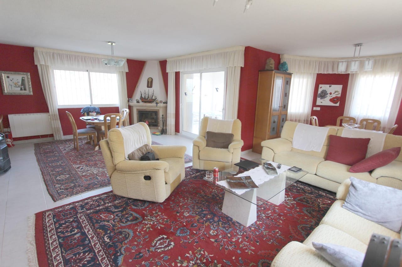 VILLA SPACIEUSE ET SPACIEUSE À CALPE