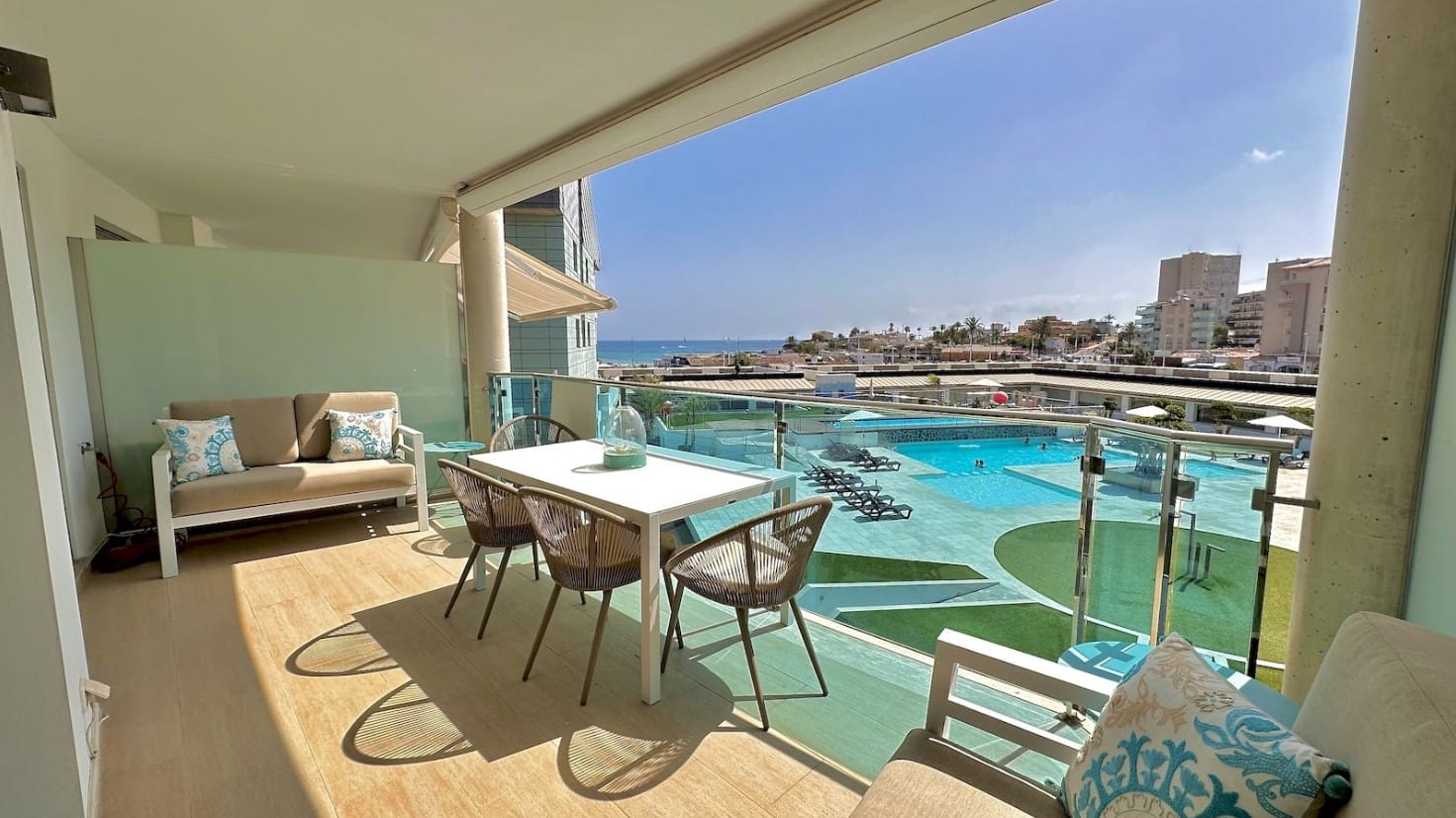 Apartamento en primera línea de la Playa del Arenal en Jávea