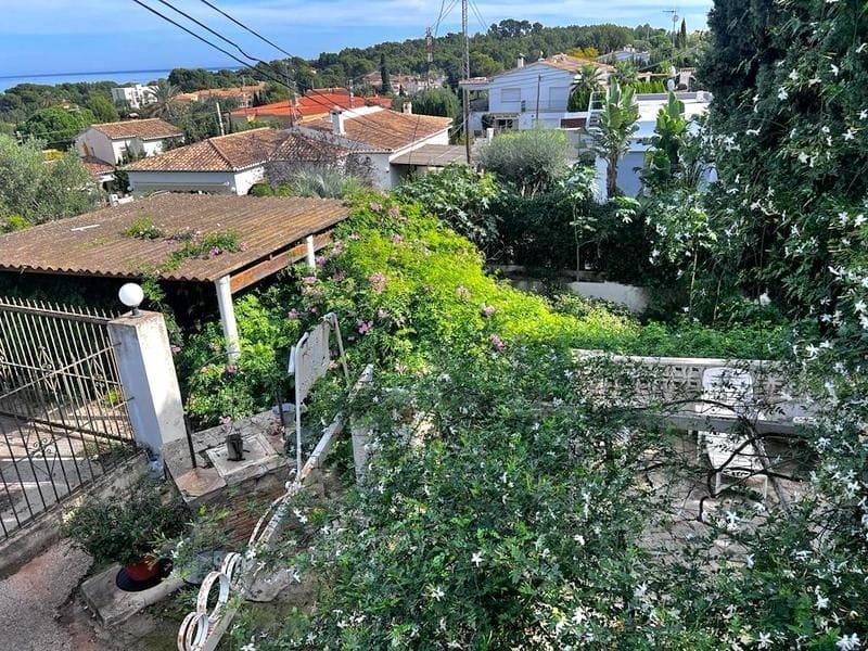 Chalet a reformar con vistas despejadas al mar y al Montgo en Denia