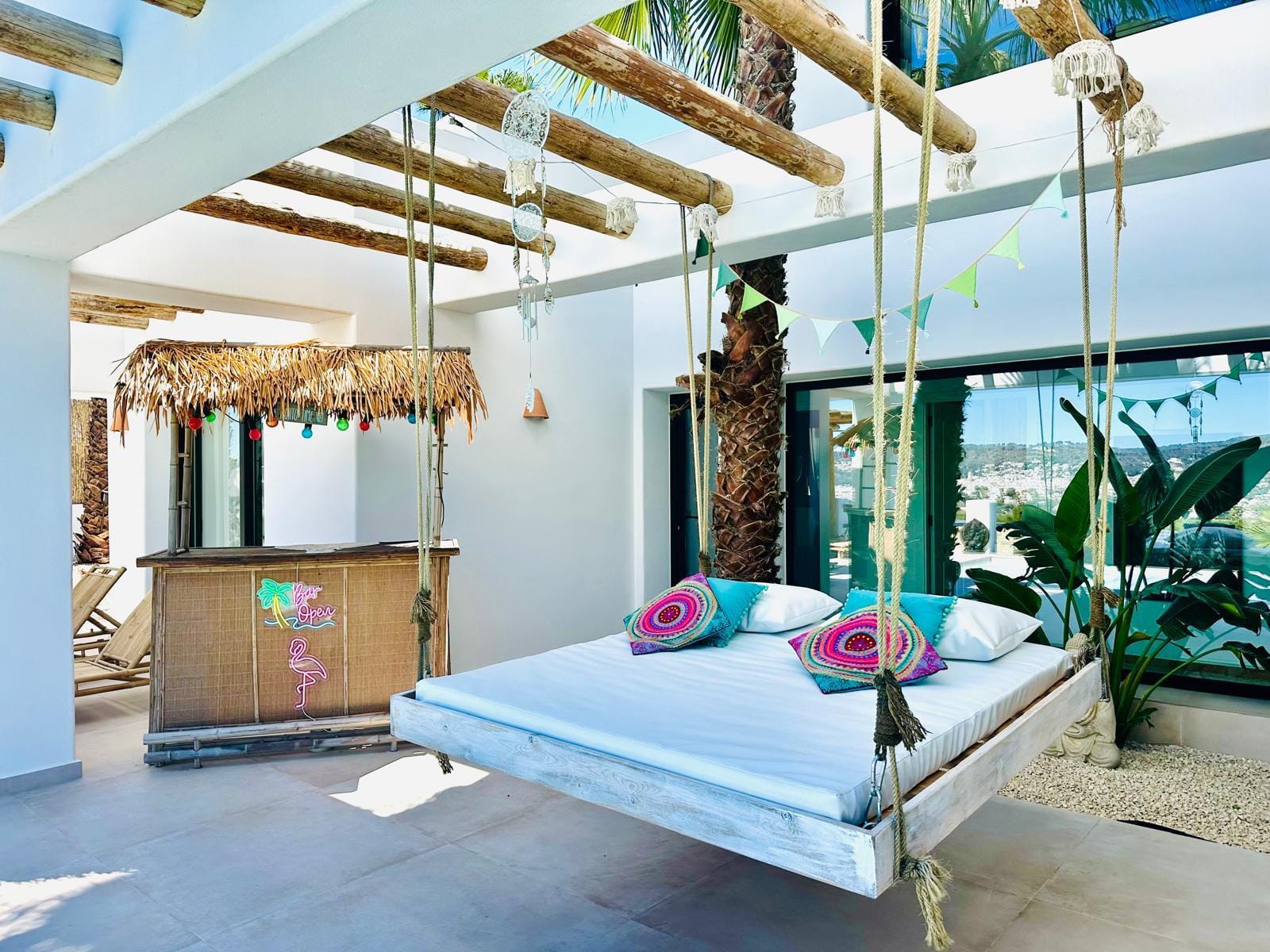 Exclusiva villa moderna en Jávea con vistas al mar y al Montgó