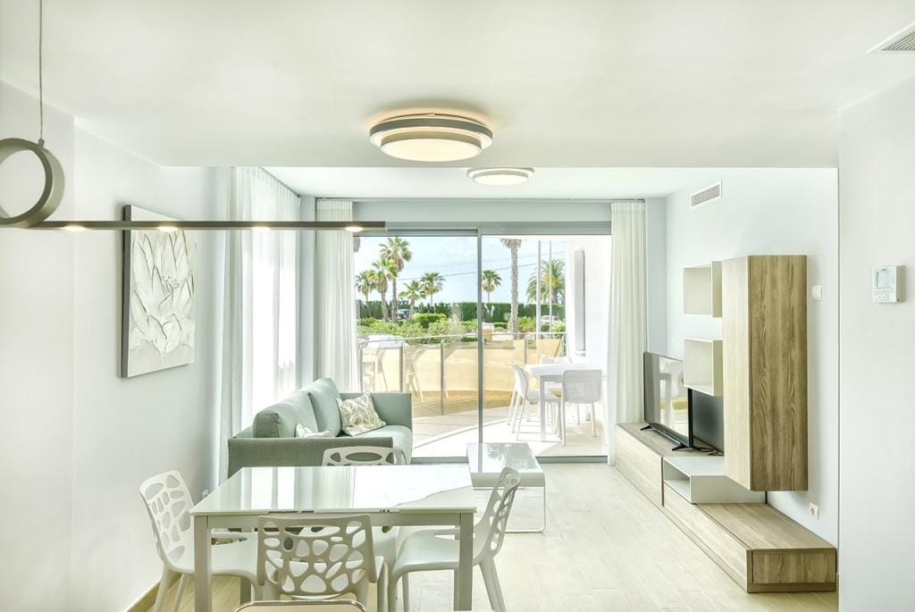 APARTAMENTO DE RECIENTE CONSTRUCCIÓN CON VISTAS AL MAR