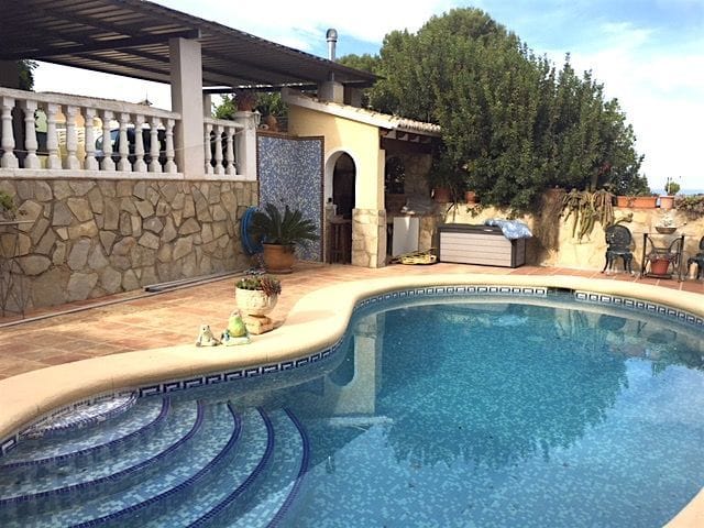Chalet independiente en venta en Denia