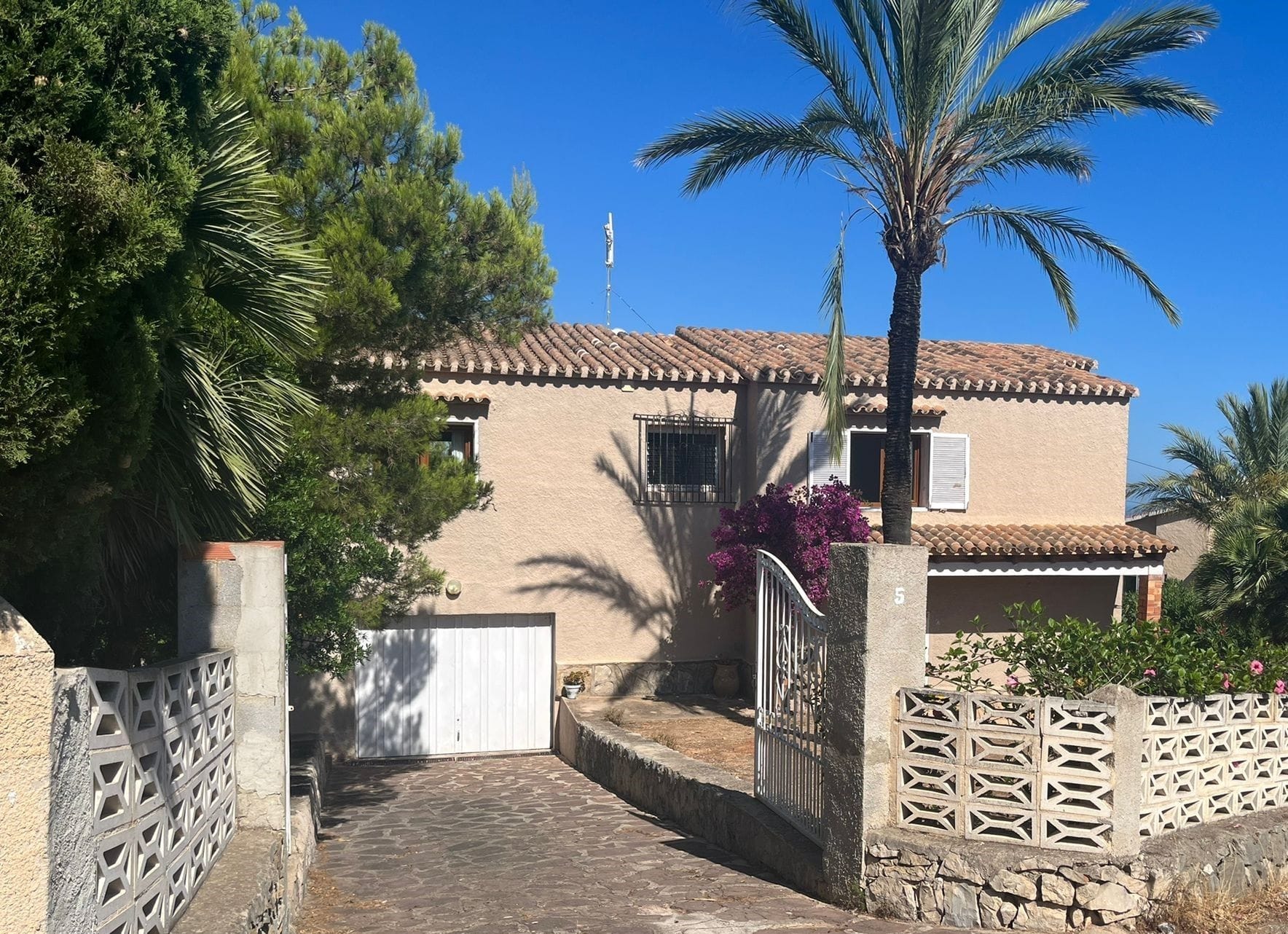 Chalet con vistas al mar en Denia