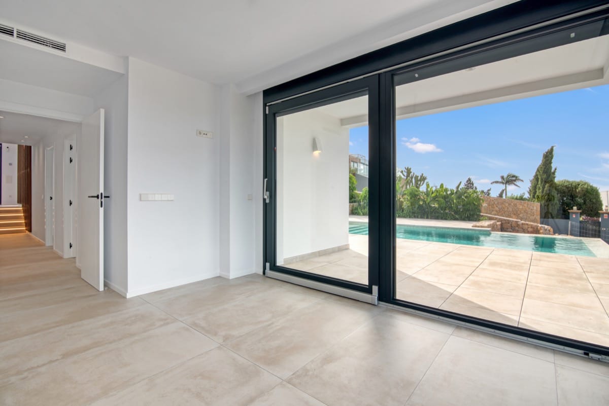 Luxury Villa with Sea Views and Natural Surroundings in Dénia