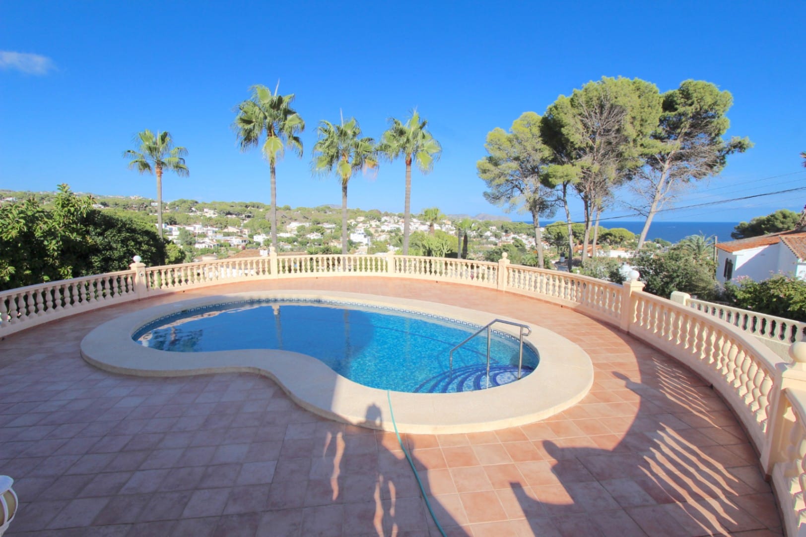 VILLA DE ESTILO MEDITERRANEO
