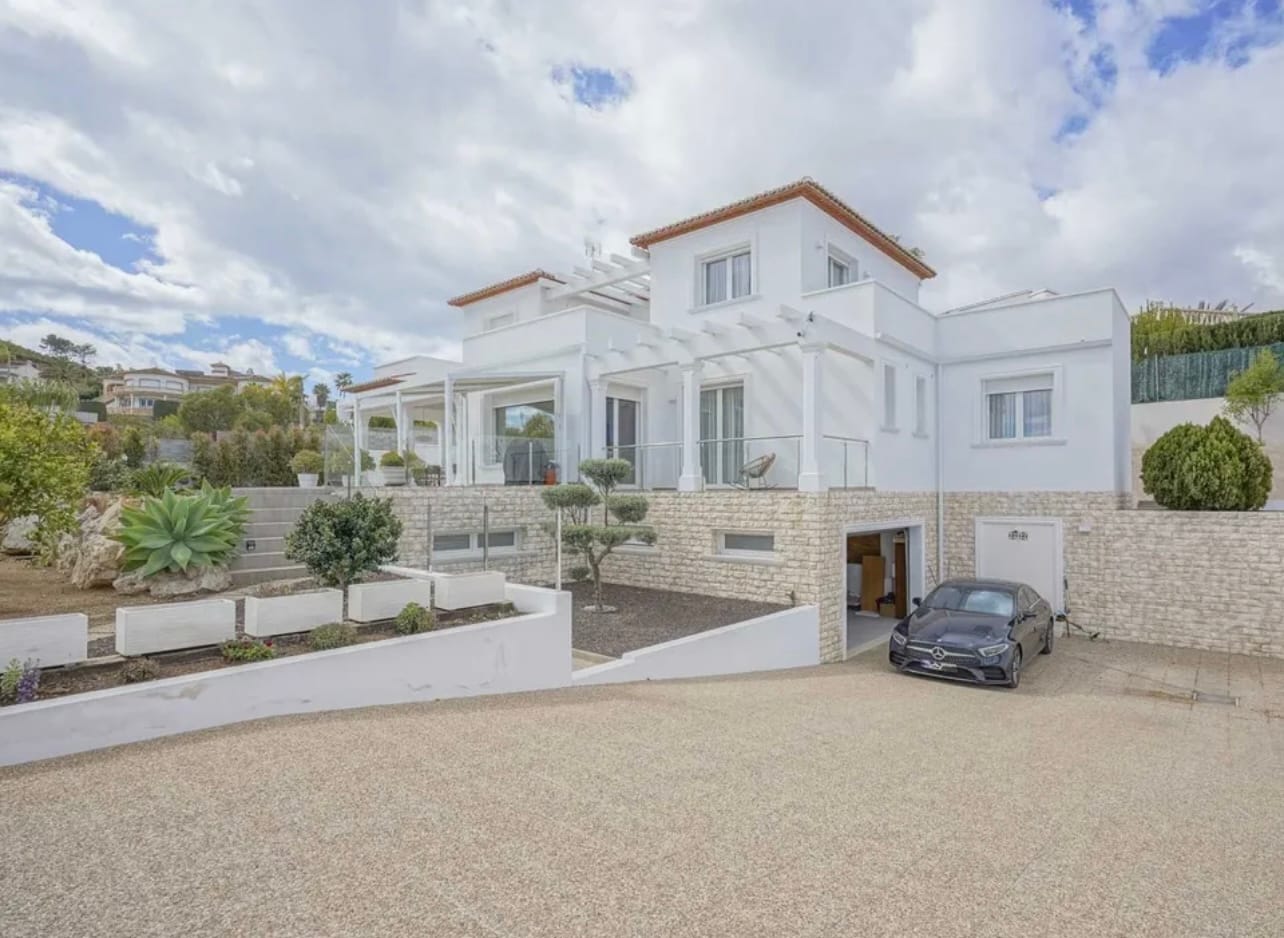 Lujosa Villa con Vistas al Mar en Pinosol, Jávea