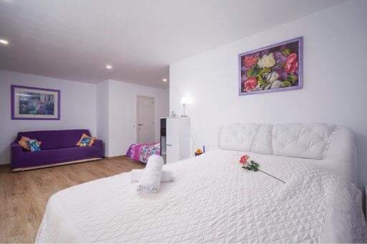 Hostal con licencia turística en venta en el centro de Denia