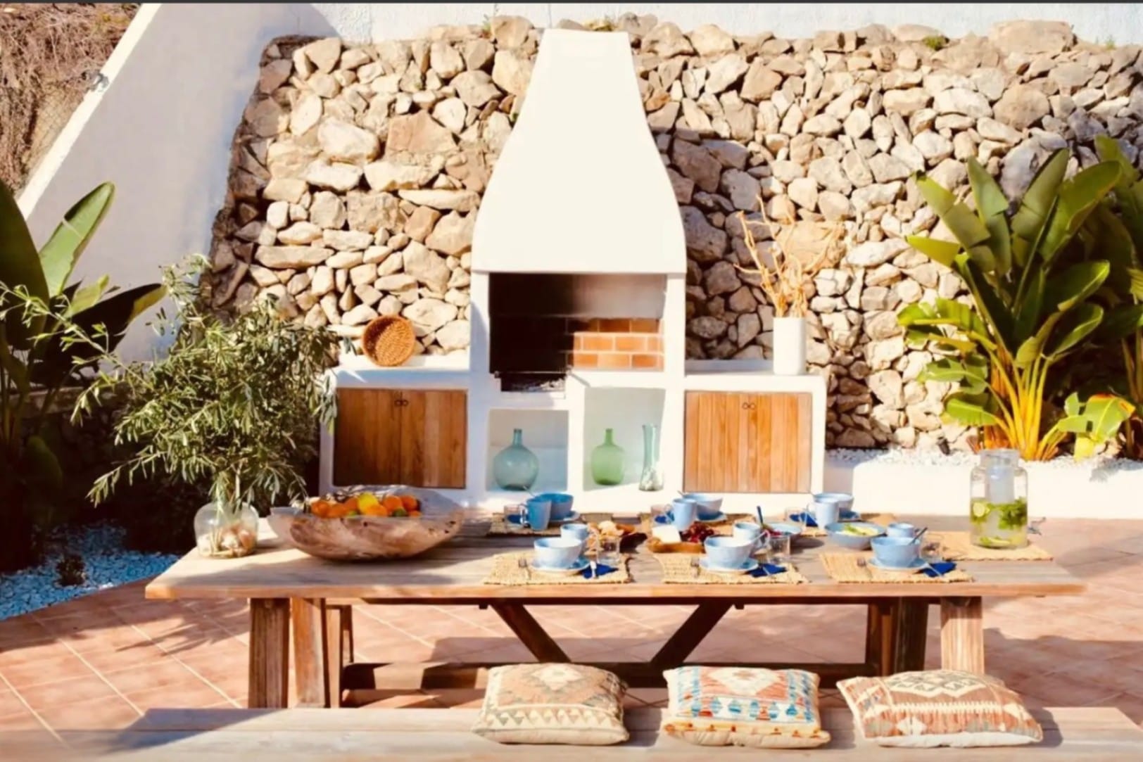 Ibizan villa mit großem Privatgrundstück und Meerblick zum Verkauf in Moraira.
