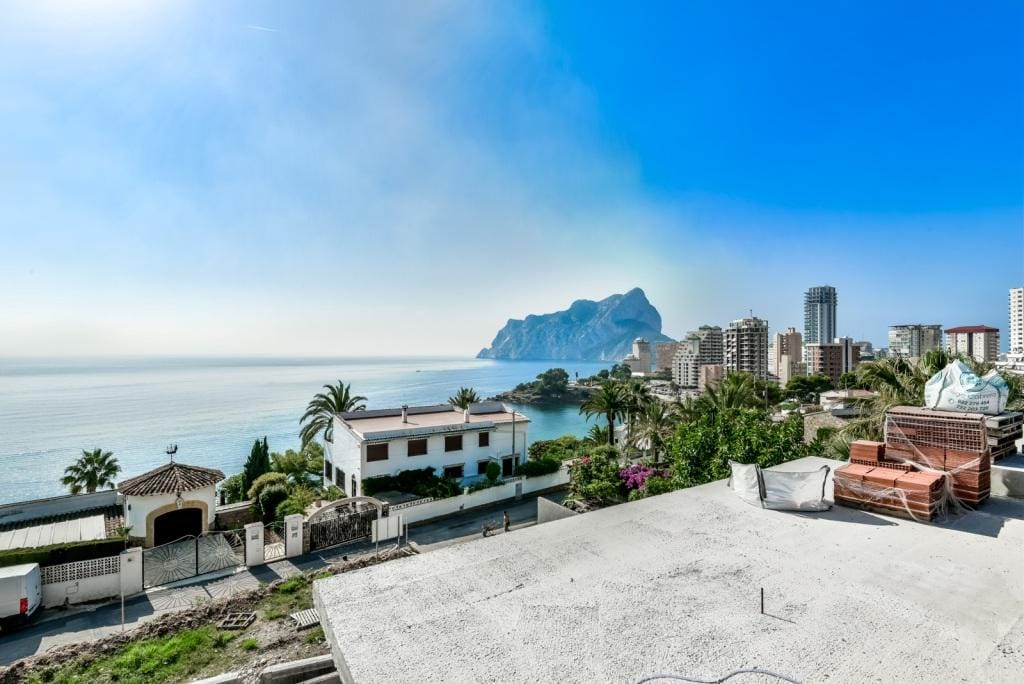 VILLA MODERNA CON VISTAS IMPRESIONANTES AL MAR