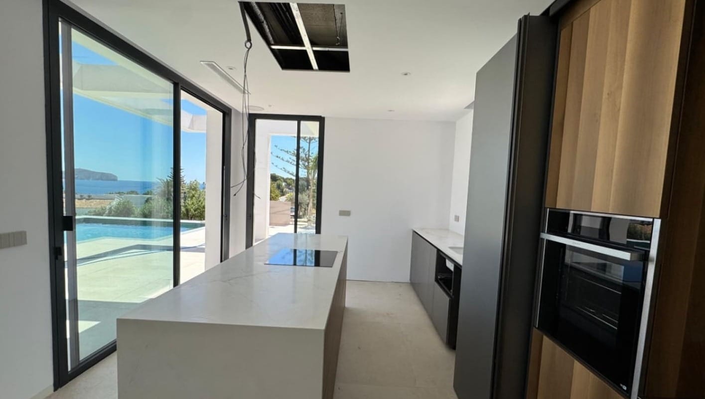 LUXE VILLA OP LOOPAFSTAND VAN HET STRAND IN BENISSA