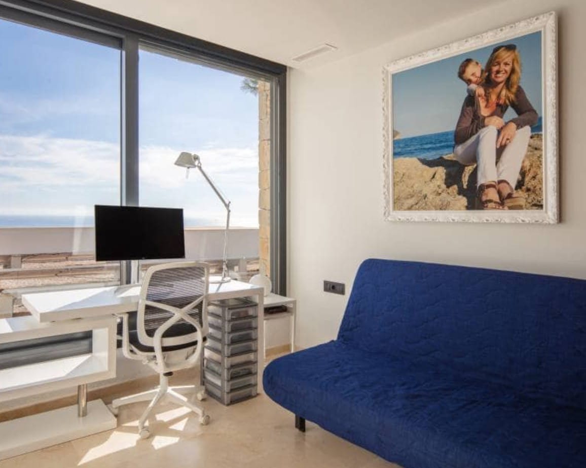 Villa de lujo con vistas panorámicas al mar en Moraira – diseño moderno, piscina climatizada