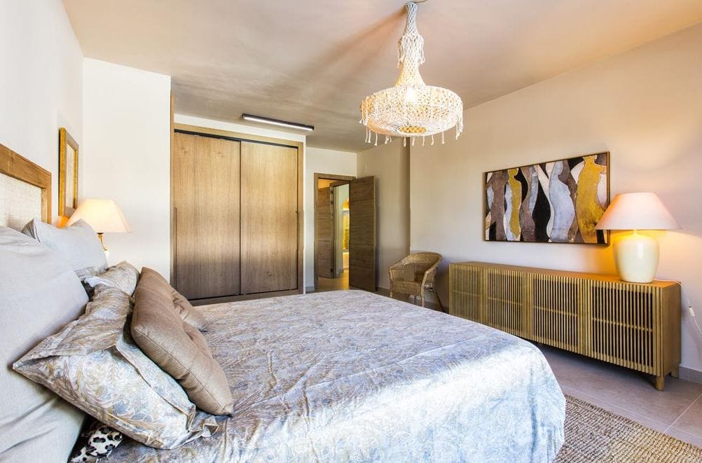 Villa zum Verkauf mit 4 Schlafzimmern und Pool in Denia, Alicante