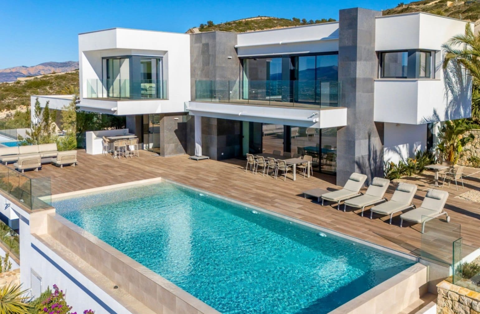 Luxe villa in Moraira met panoramisch uitzicht op zee