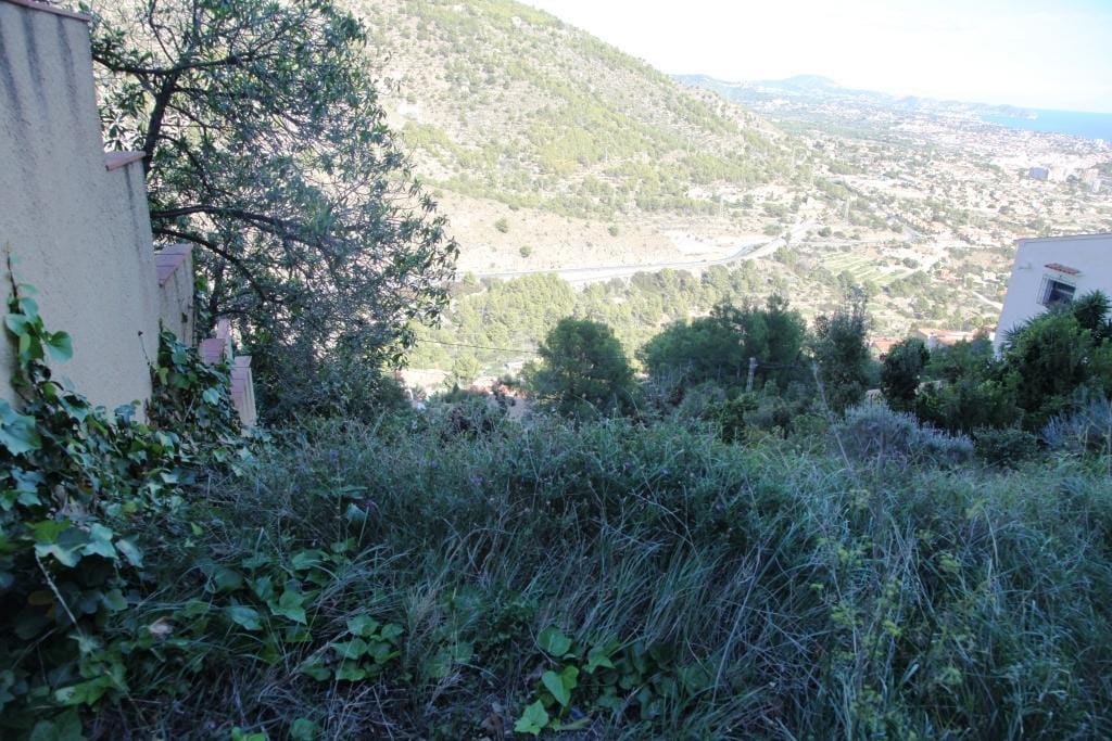 PARCELA EN CALPE CON VISTAS ABIERTAS