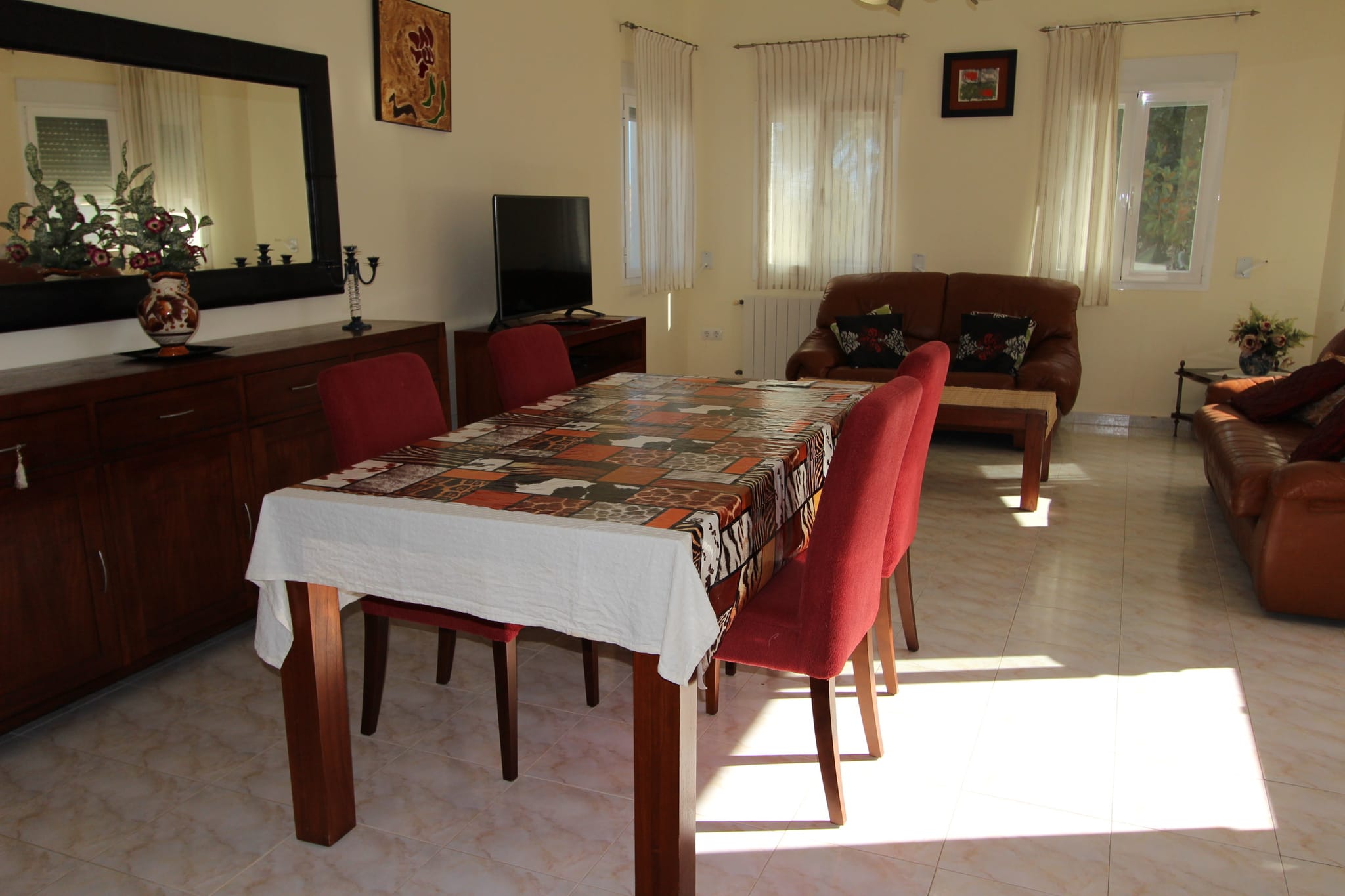 VILLA TRÈS PROCHE DE LA PLAGE ET DES SUPERMARCHÉS