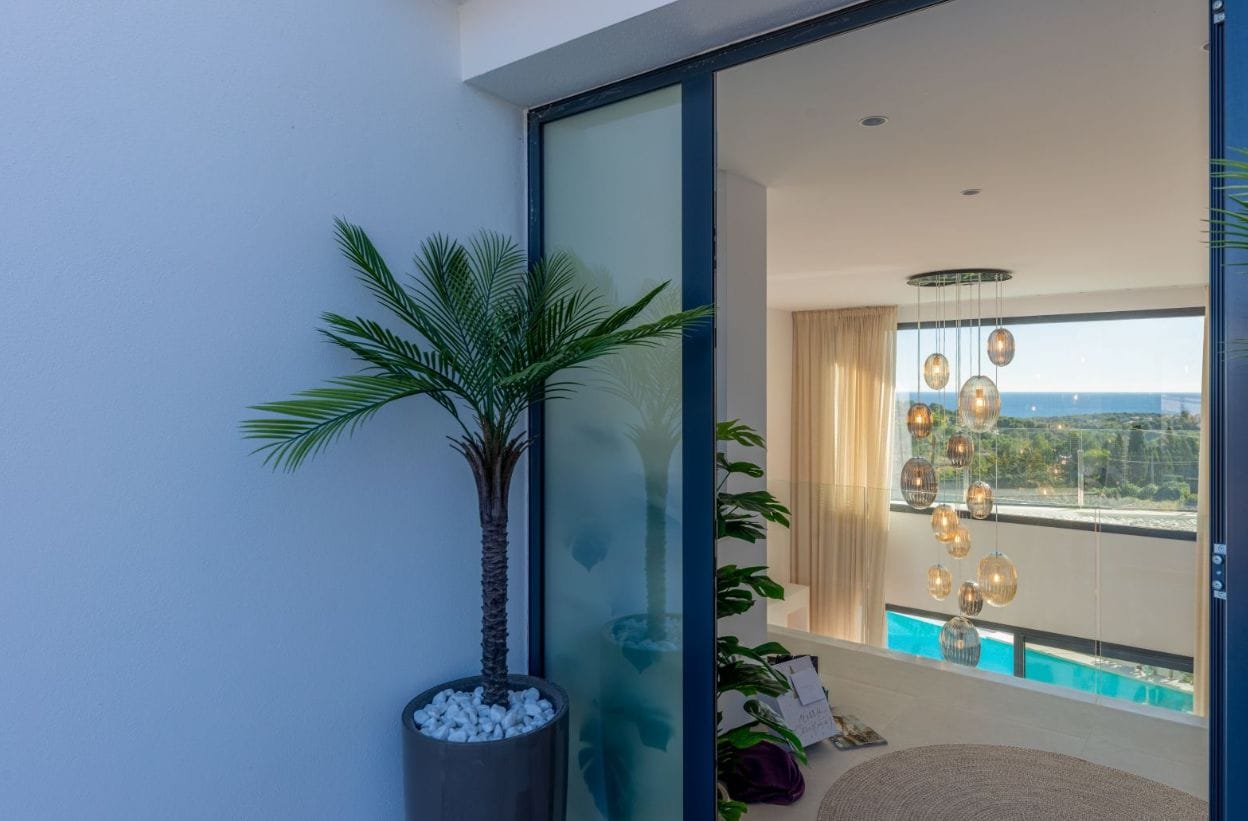 Espectacular villa de nueva construcción con vistas panorámicas al mar en Moraira