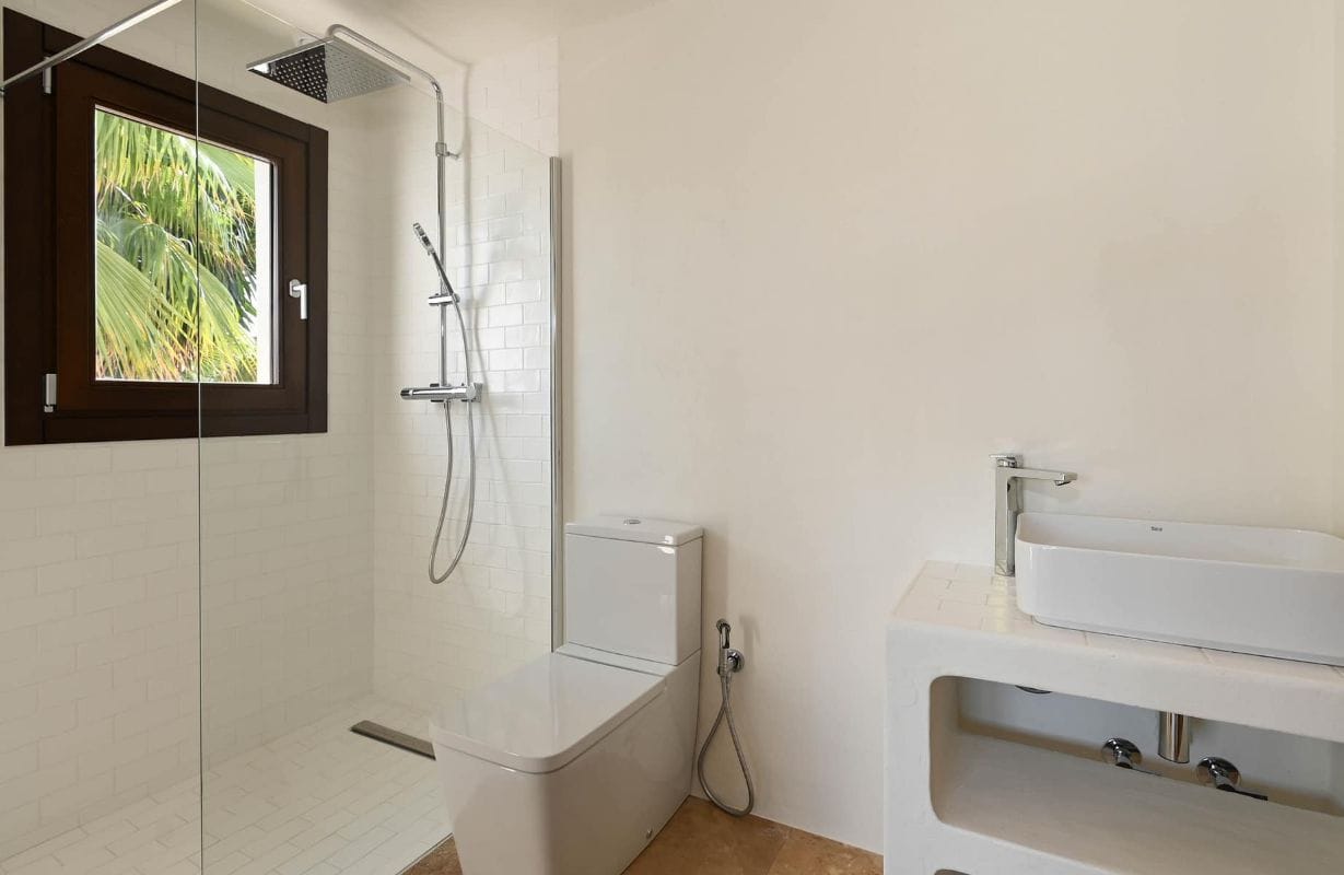 Exclusiva Villa Mediterránea Reformada con Vistas al Mar en Moraira