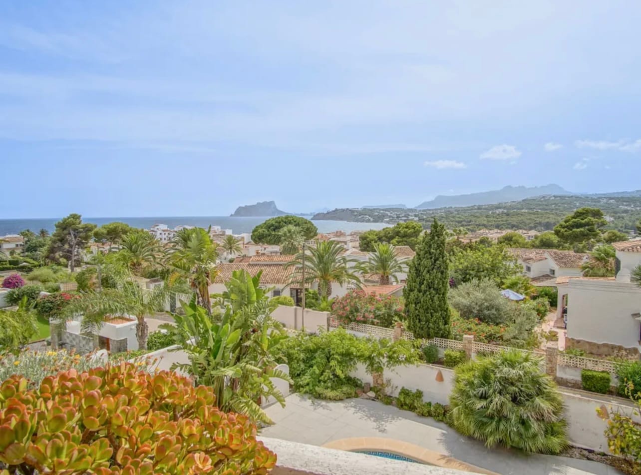 Villa in Moraira with Sea Views and walking distance to the beach