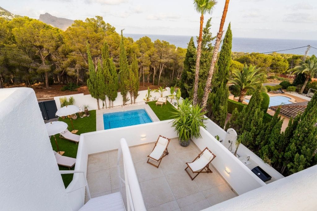 Exclusiva villa de estilo ibicenco en Altea con vistas al mar y piscina privada