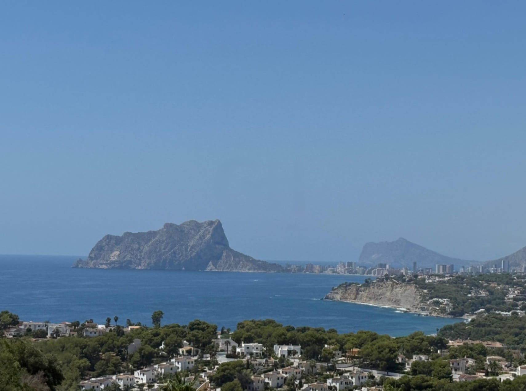 Luxe villa in Moraira met panoramisch uitzicht op zee en infinity pool dicht bij het strand El Portet