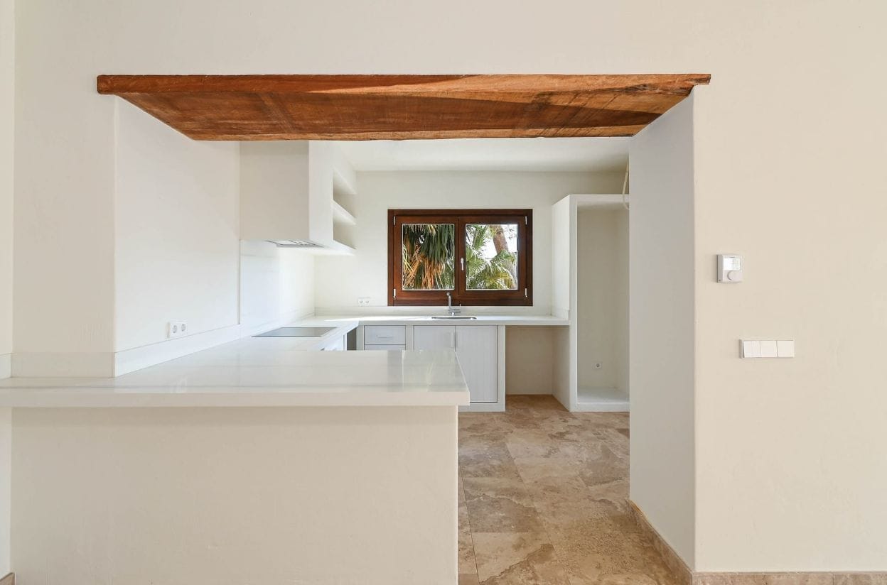 Exclusiva Villa Mediterránea Reformada con Vistas al Mar en Moraira