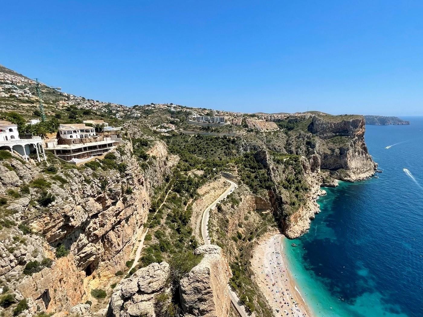 Villa con jardín, piscina privada y vistas al mar en Cumbre del Sol