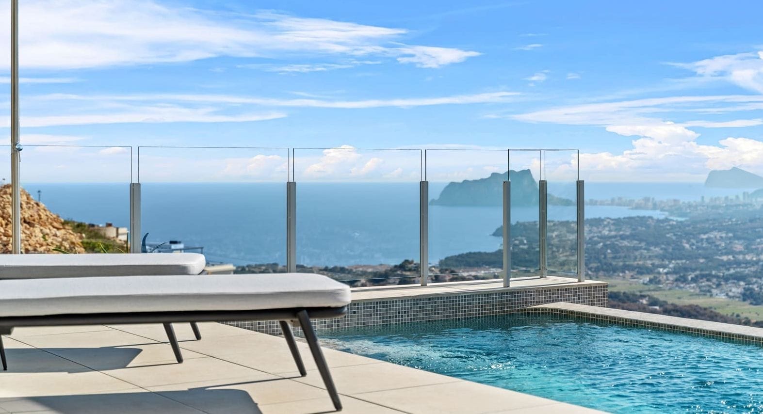 Villa en Moraira con 3 habitaciones y piscina y vistas al mar