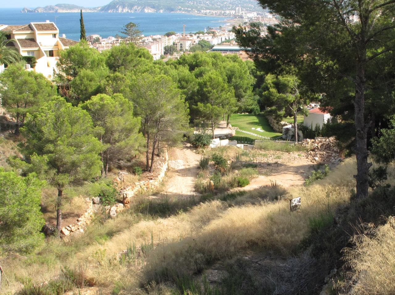 PARCELA EDIFICABLE CON VISTAS AL MAR EN CORONA JÁVEA