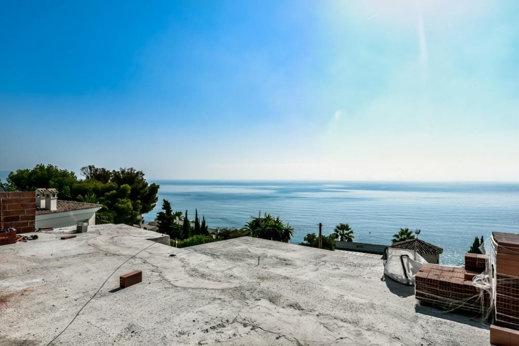 VILLA MODERNA CON VISTAS IMPRESIONANTES AL MAR