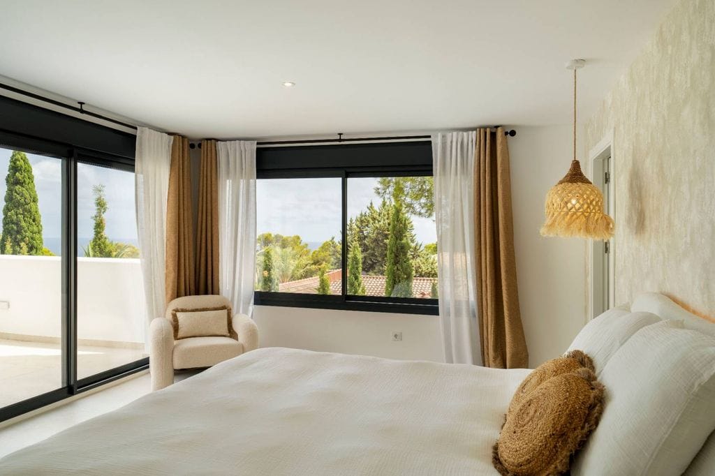 Exclusiva villa de estilo ibicenco en Altea con vistas al mar y piscina privada