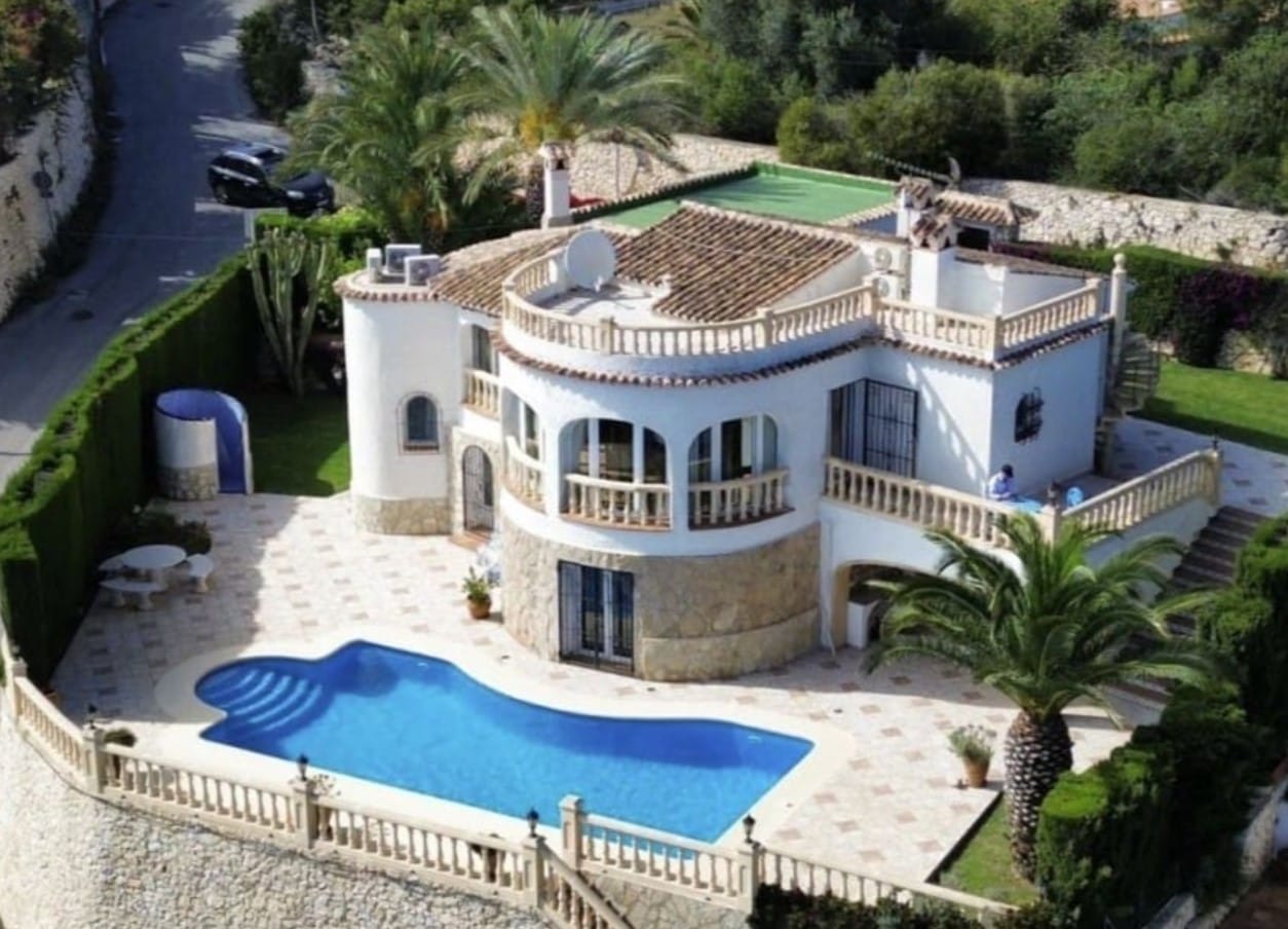 Espectacular villa de 3 dormitorios con vistas al mar en la Cala Ambolo - Javea