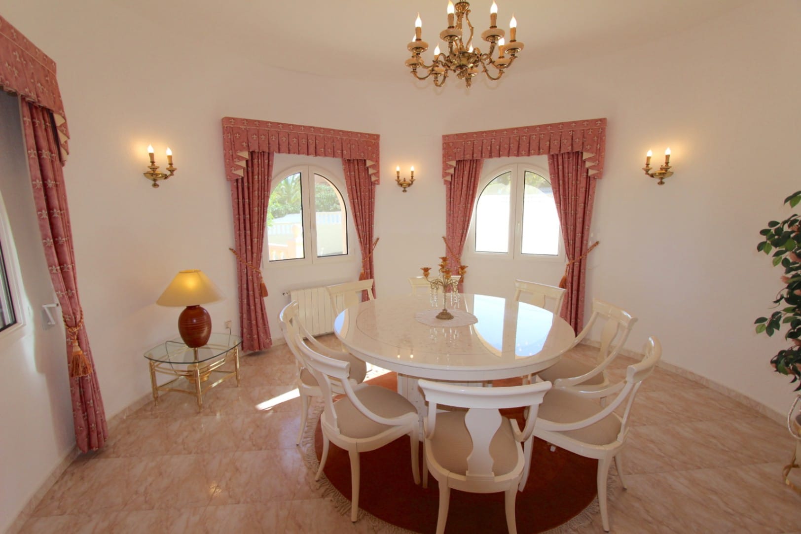 VILLA DE ESTILO MEDITERRANEO