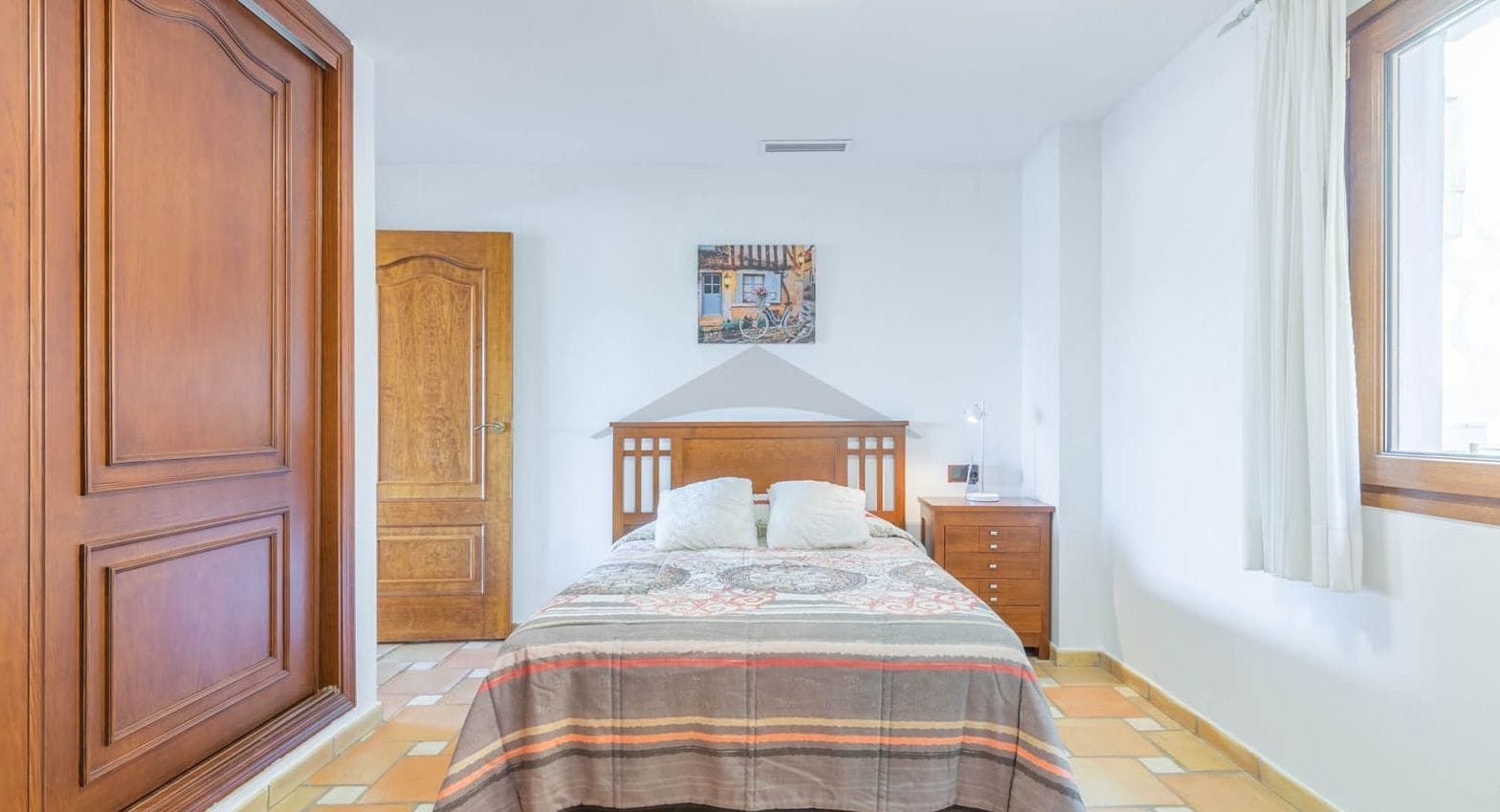 Extraordinair villa met zwembad en tuin, 4 slaapkamers.