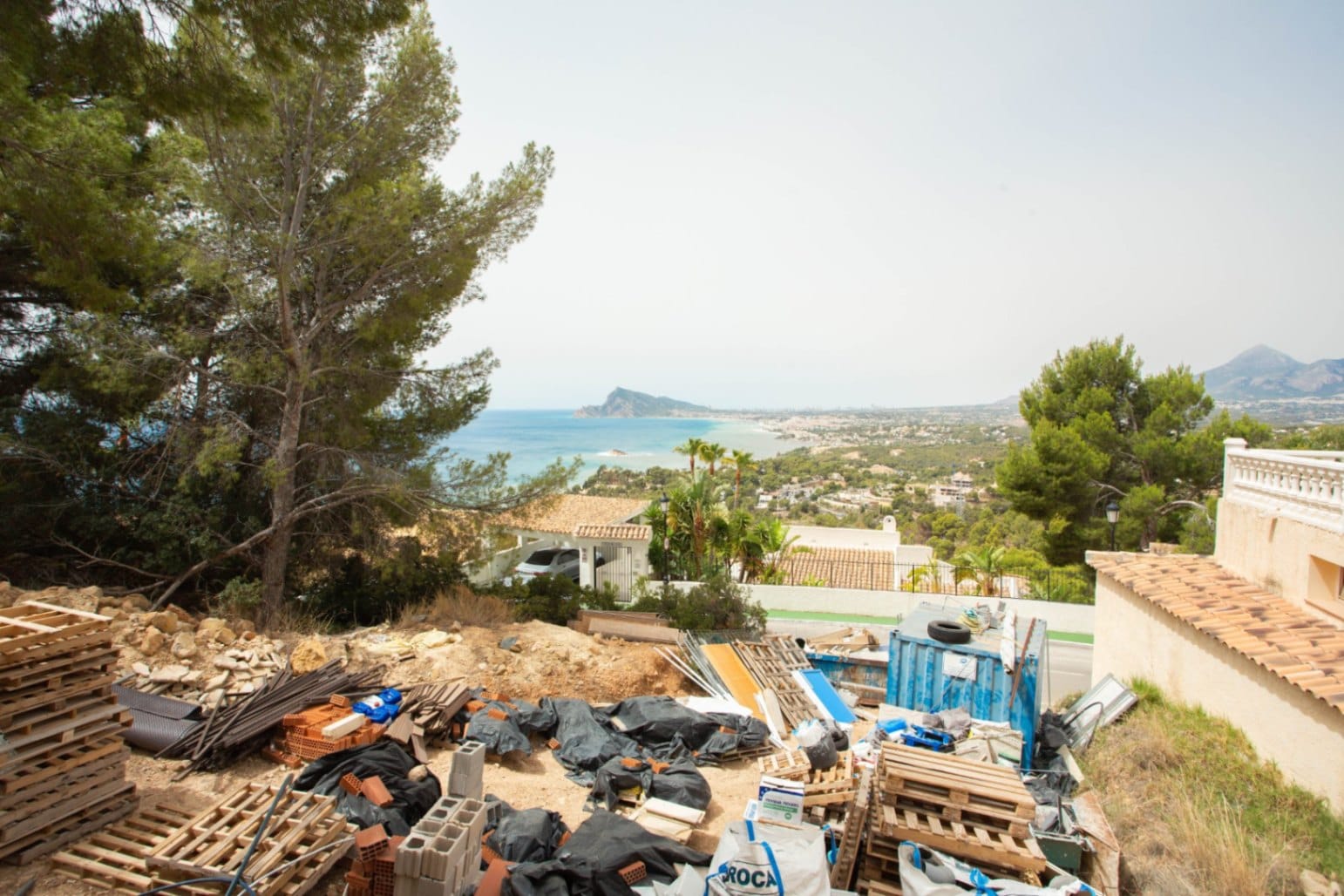 Parcela en Altea Hills con vistas al mar, proyecto y licencia incluidos