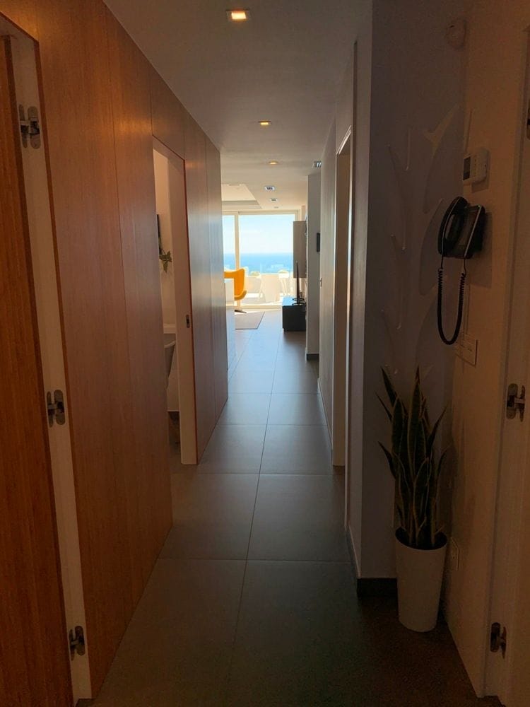 Precioso Apartamento de lujo que disfruta de la espectacularidad de las vistas al mar.-
