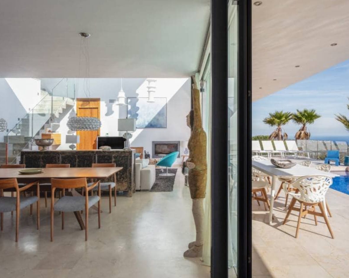 Villa de lujo con vistas panorámicas al mar en Moraira – diseño moderno, piscina climatizada