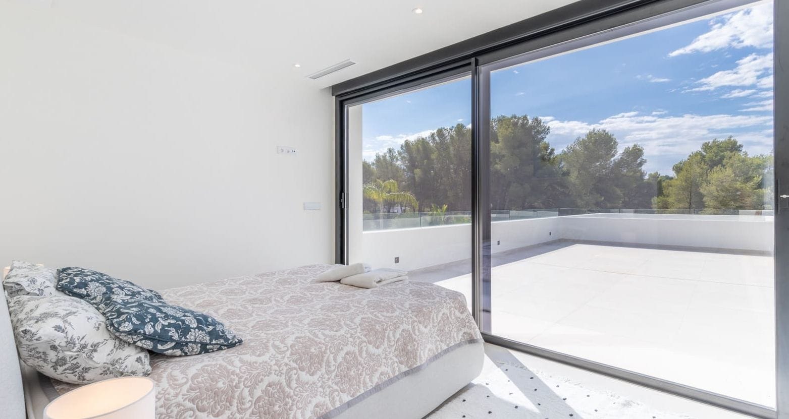 Villa de lujo de obra nueva en Jávea – Parcela sur de 1.032 m², piscina climatizada y alta eficiencia energética