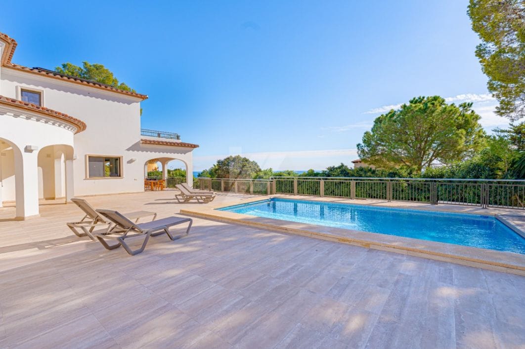 Villa met 4 slaapkamers en uitzicht op zee in Moraira
