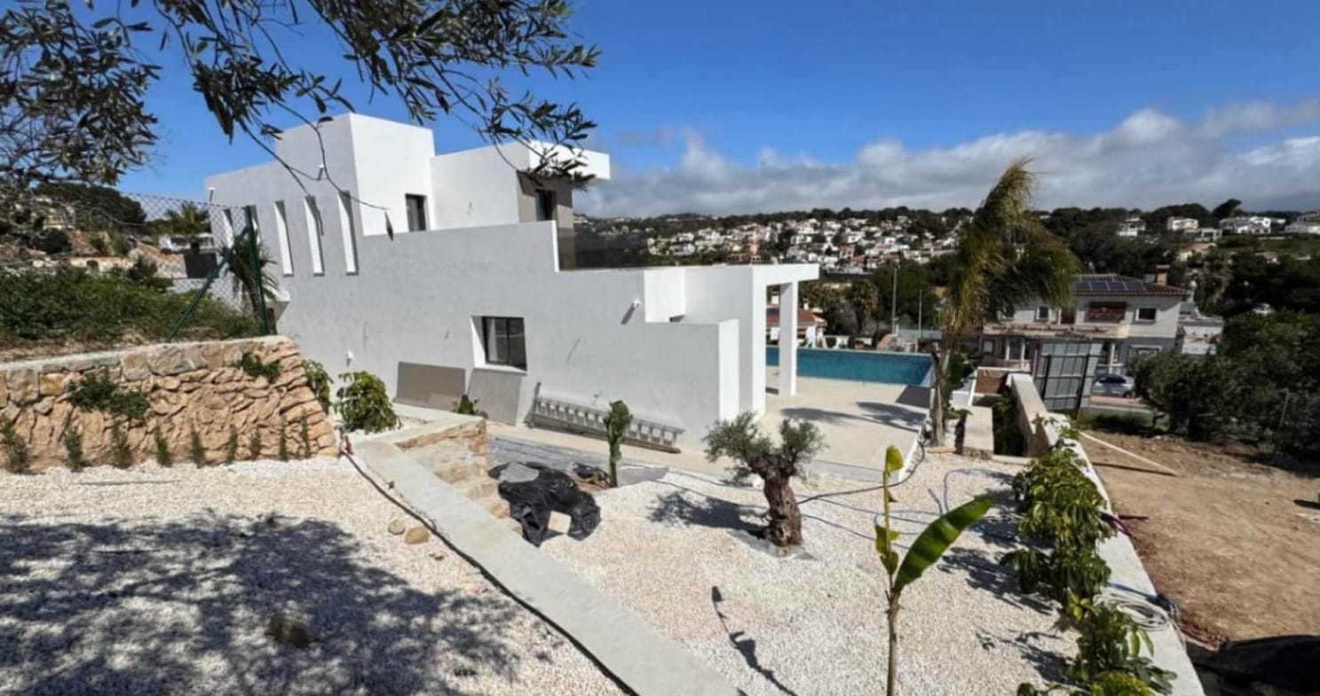 LUXE VILLA OP LOOPAFSTAND VAN HET STRAND IN BENISSA