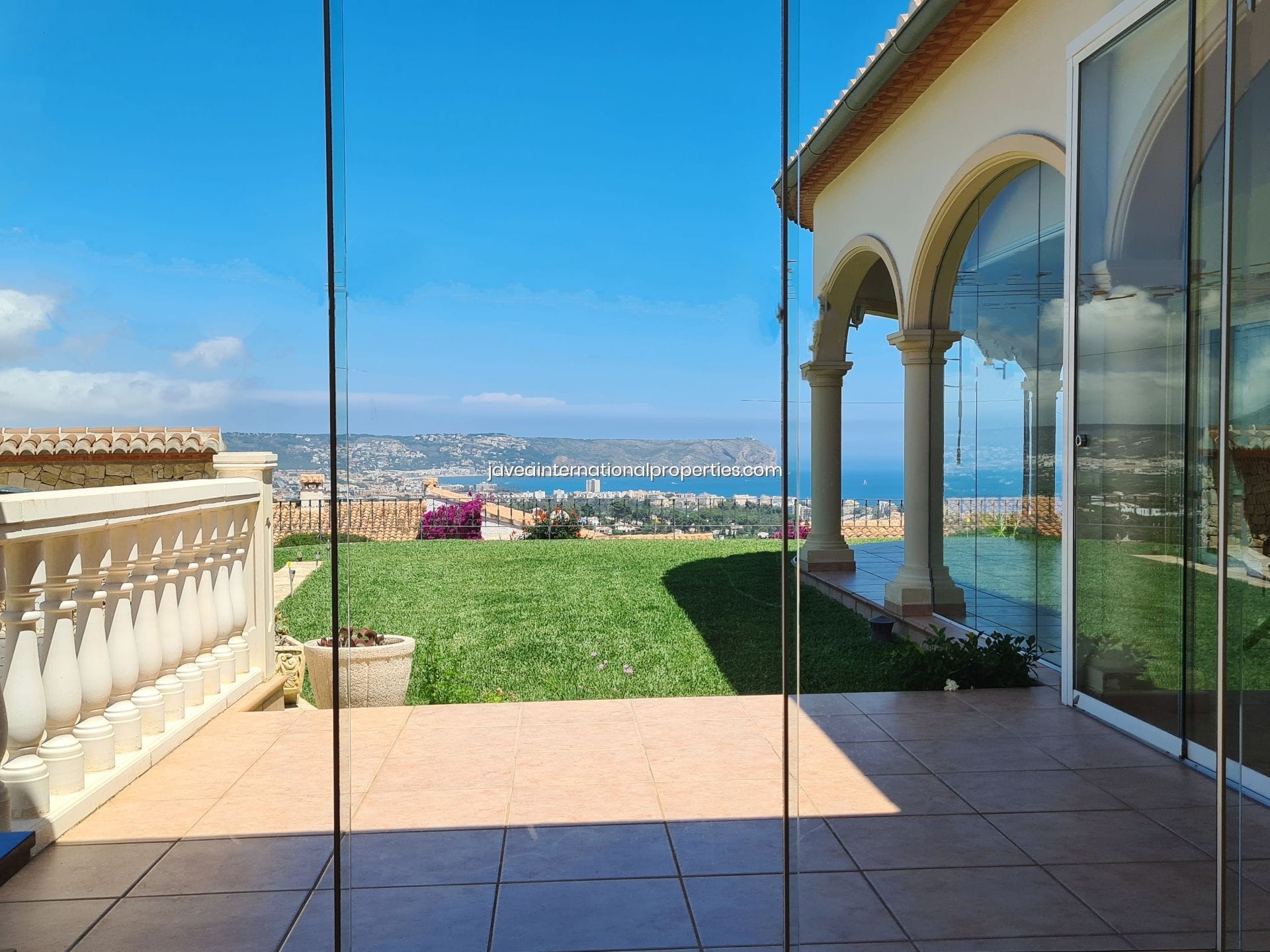 Exclusiva Villa en Granadella con Vistas al Mar