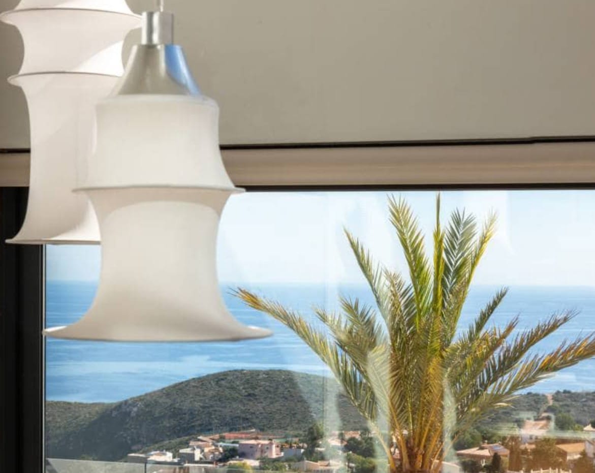 Villa de lujo con vistas panorámicas al mar en Moraira – diseño moderno, piscina climatizada