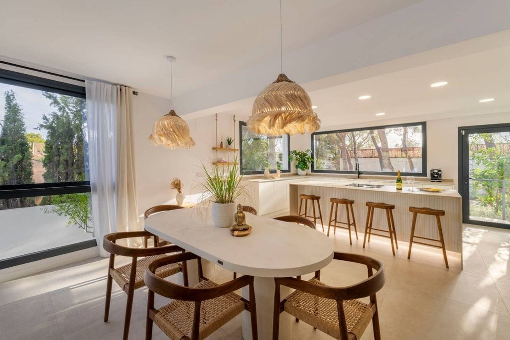 Exclusiva villa de estilo ibicenco en Altea con vistas al mar y piscina privada