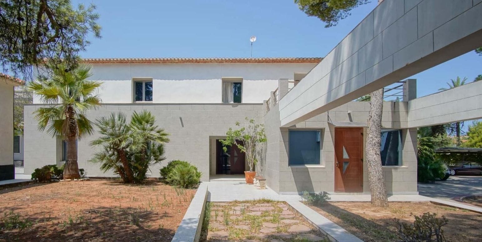 Exclusiva propiedad con vistas al mar y gran parcela en Las Rotas – Dénia