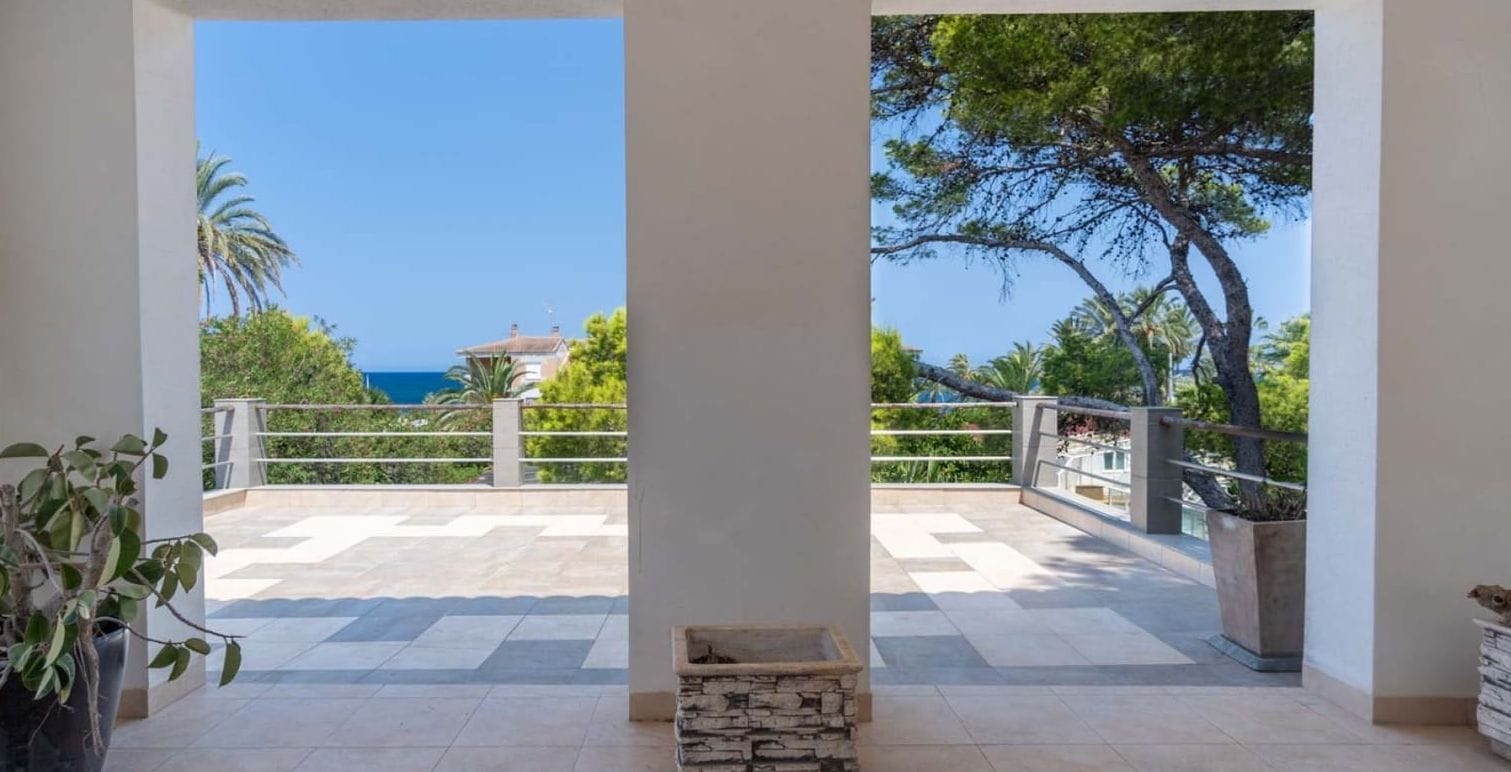 Exclusiva propiedad con vistas al mar y gran parcela en Las Rotas – Dénia