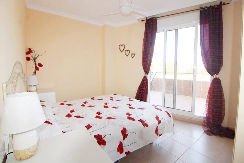 Apartamento con dos terrazas a pocos pasos de la playa en Oliva Nova