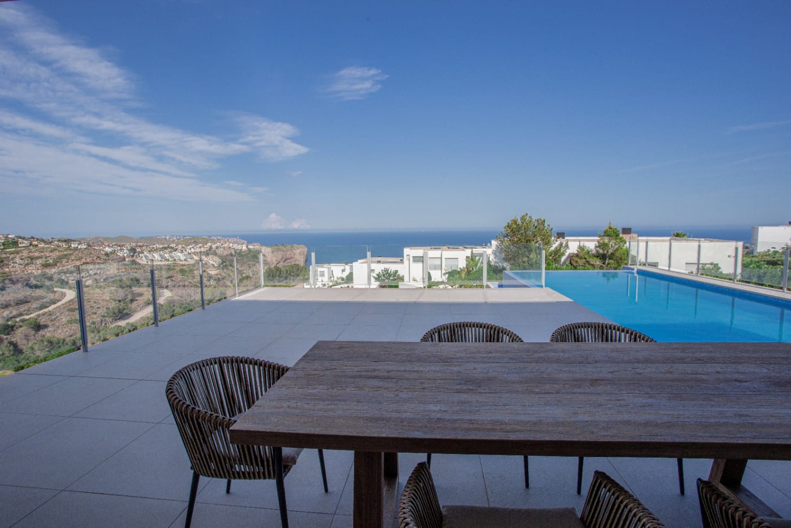 Villa contemporánea de obra nueva en Moraira con vistas panorámicas al mar y alta eficiencia energética