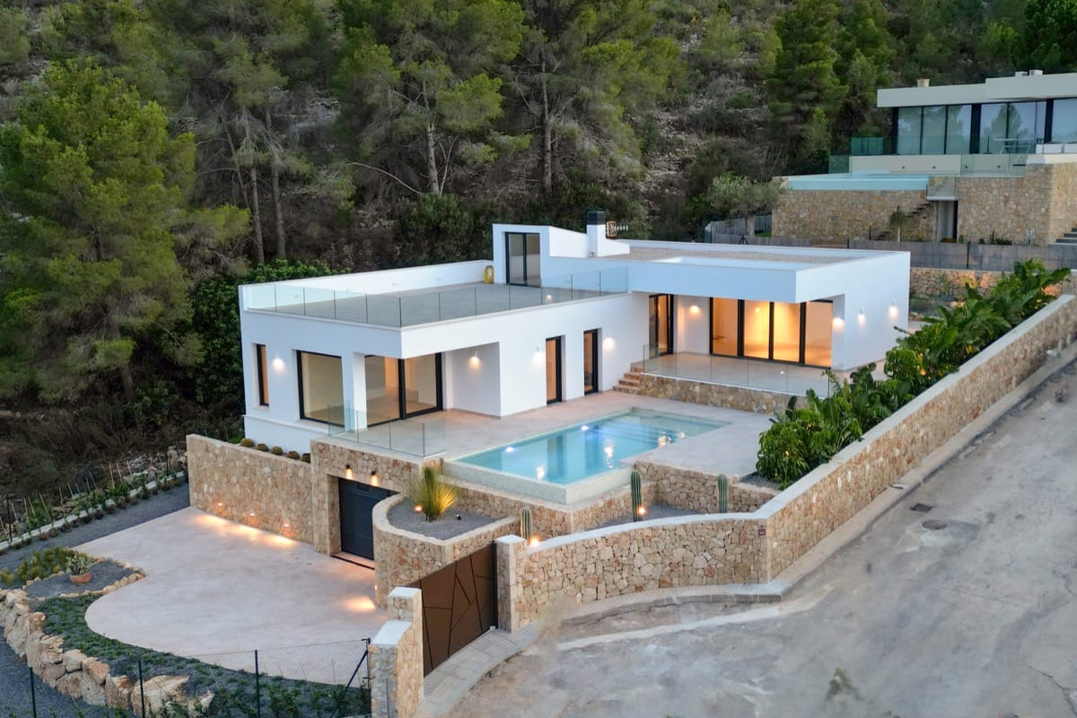 Luxury Villa with Sea Views and Natural Surroundings in Dénia