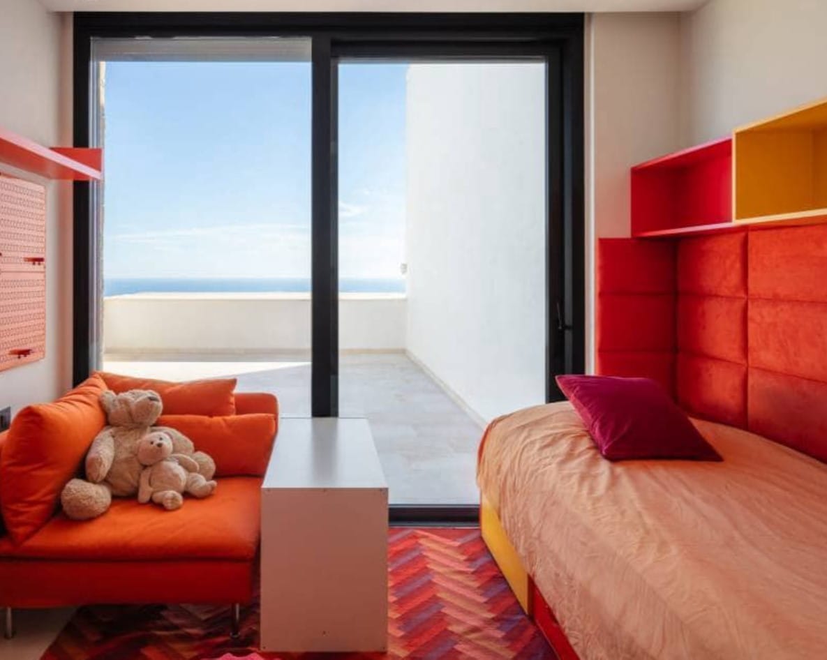 Villa de lujo con vistas panorámicas al mar en Moraira – diseño moderno, piscina climatizada